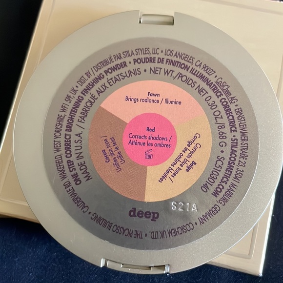 Stila One Step Correct Brightening Finish Powder - deep - Picture 4 of 6